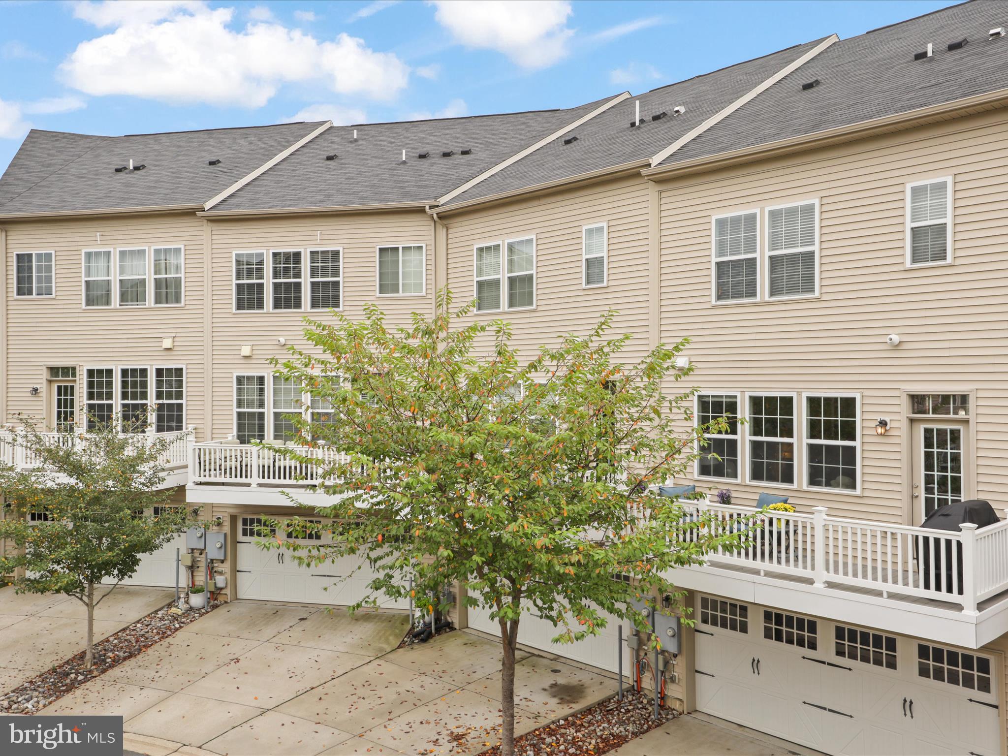 MADISON CRESCENT - Residential