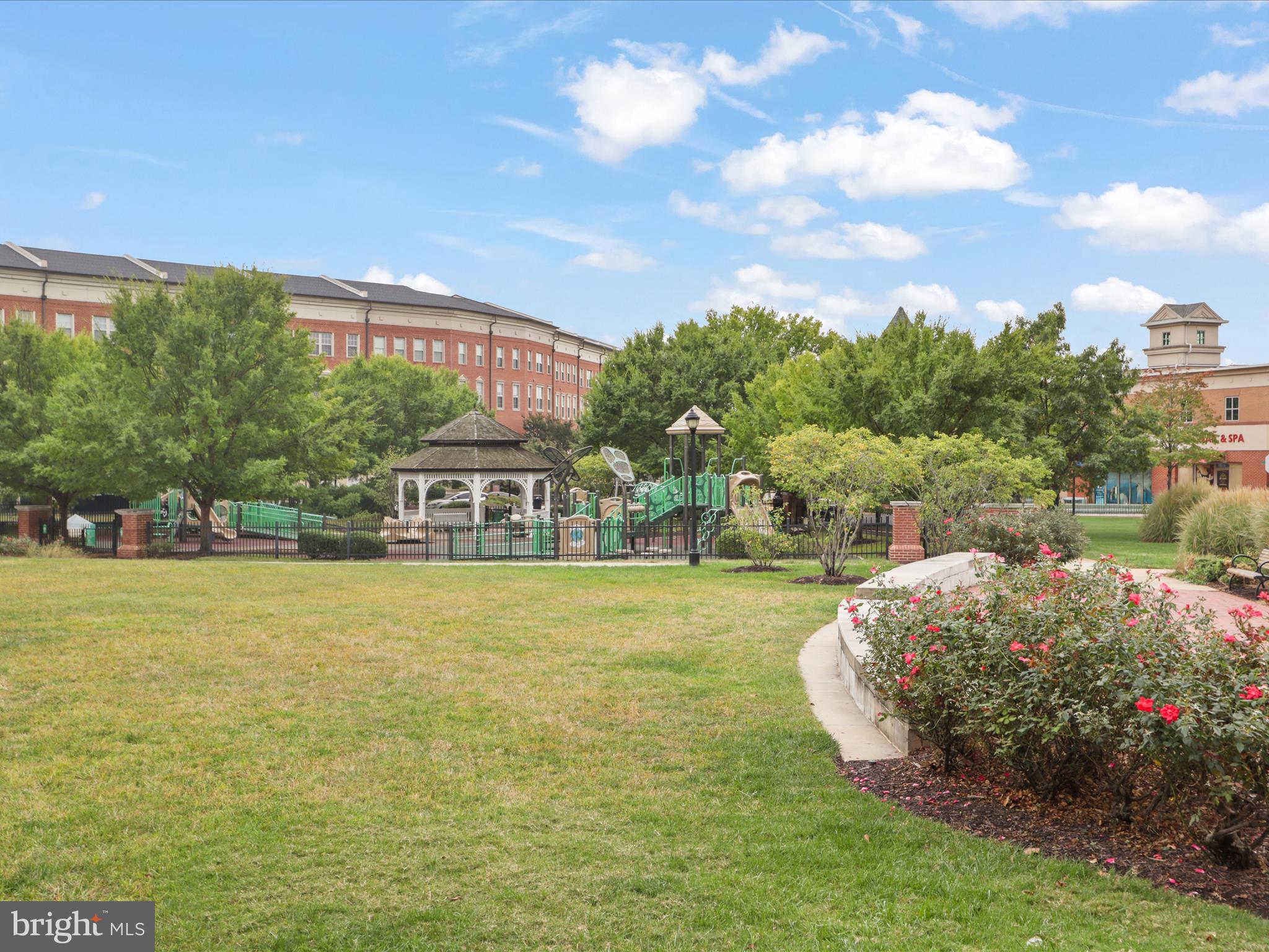 MADISON CRESCENT - Residential