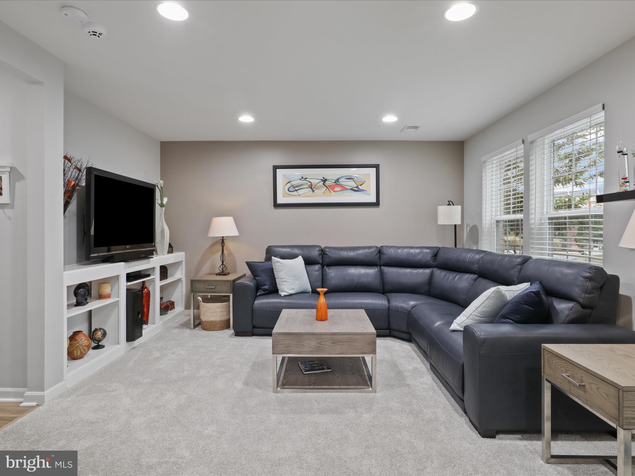 MADISON CRESCENT - Residential