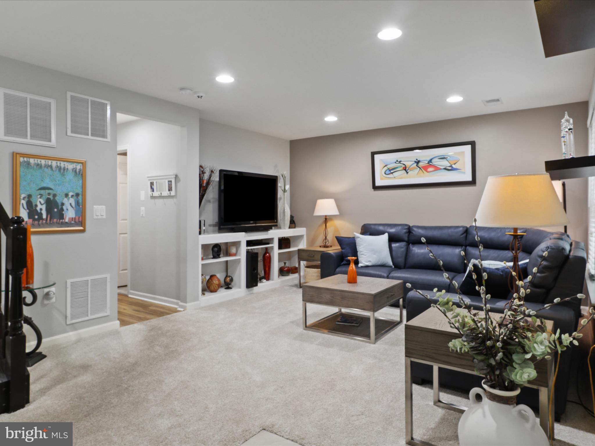 MADISON CRESCENT - Residential