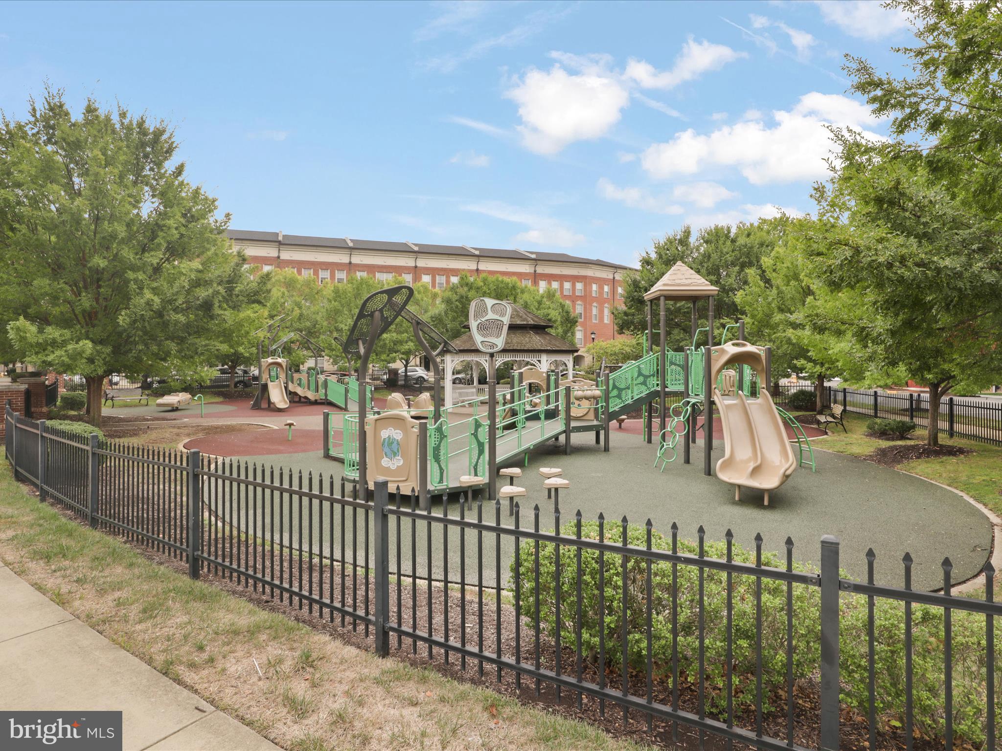 MADISON CRESCENT - Residential