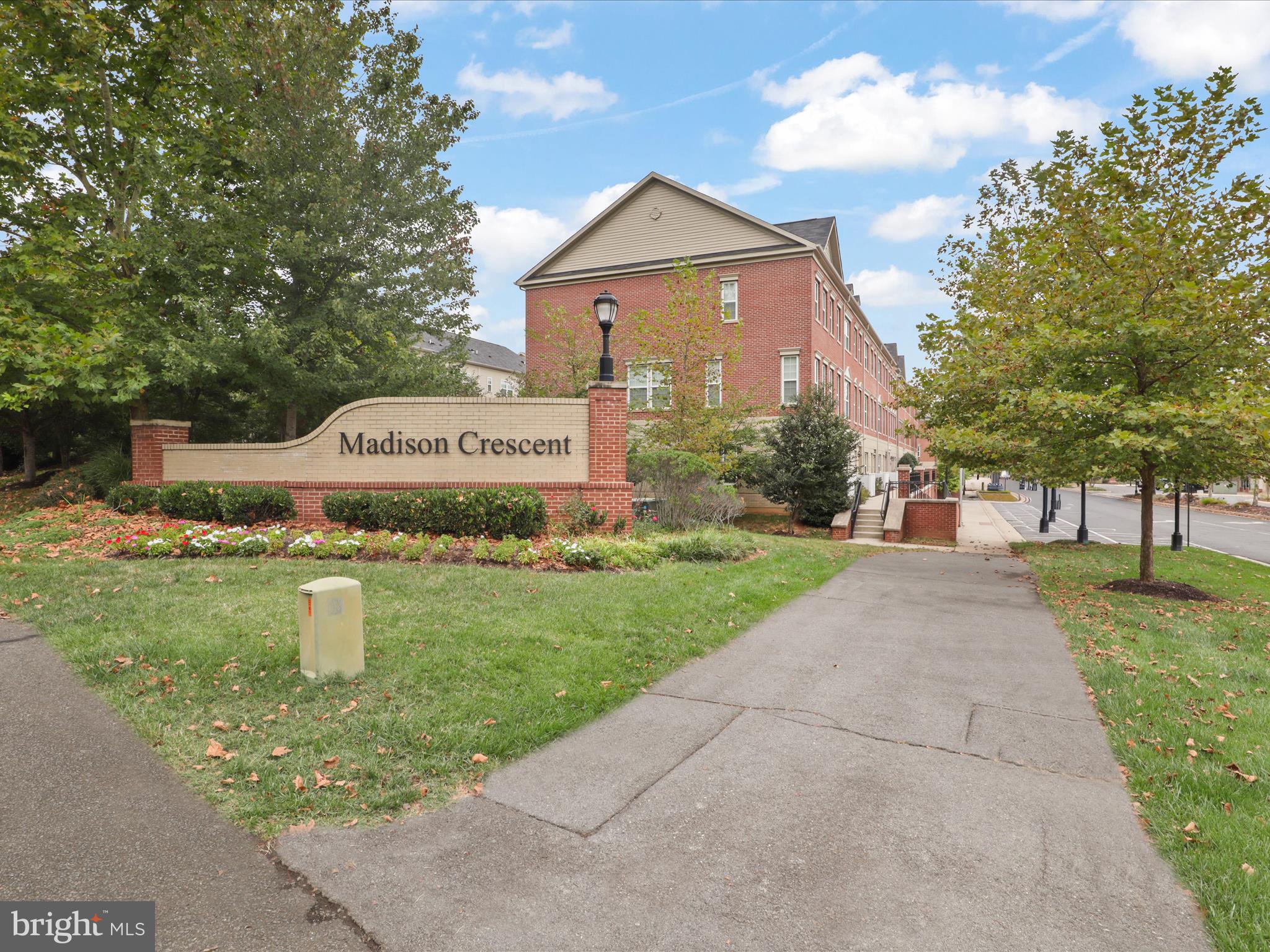 MADISON CRESCENT - Residential