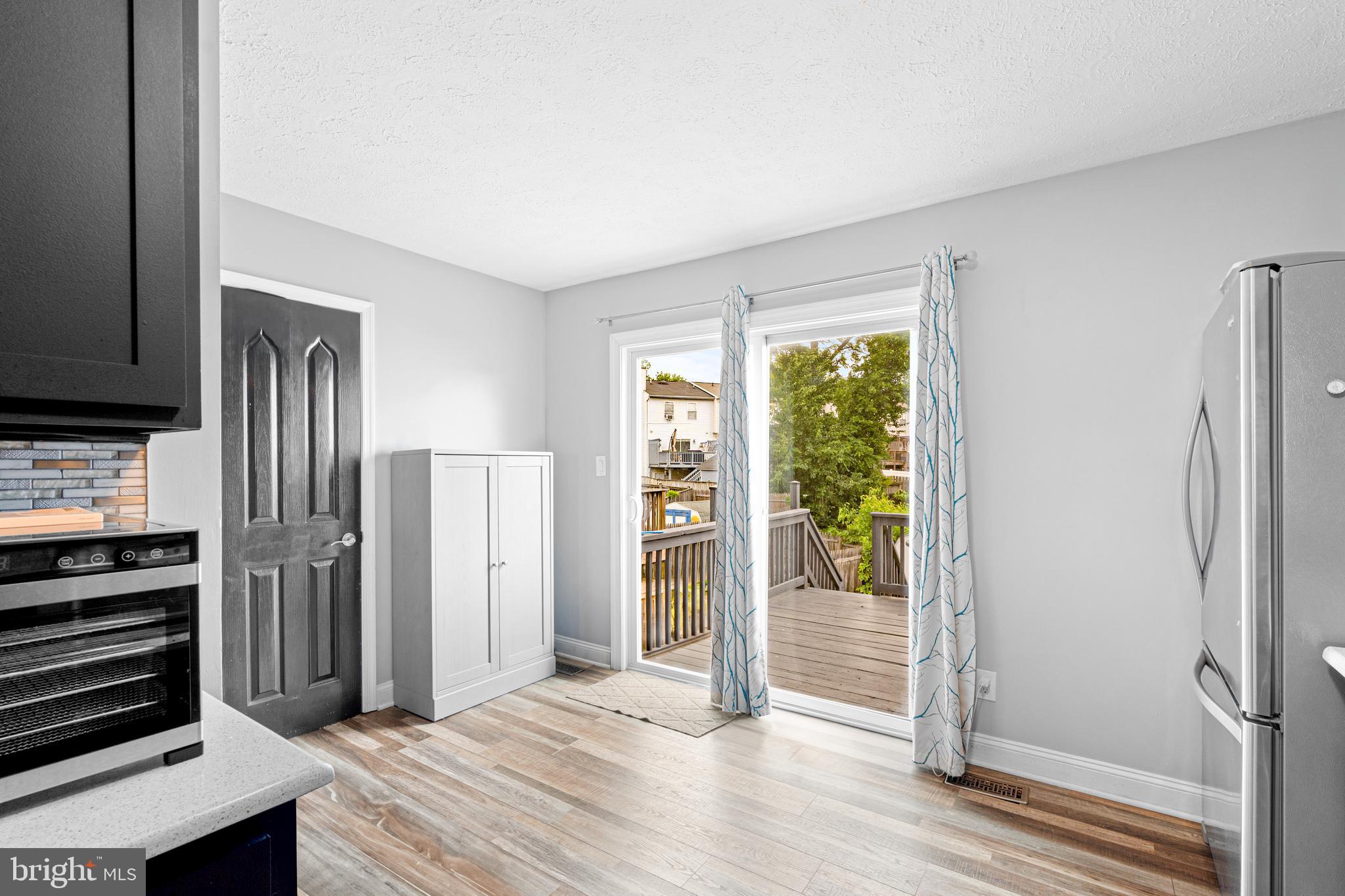 MIDDLE RIVER - Residential