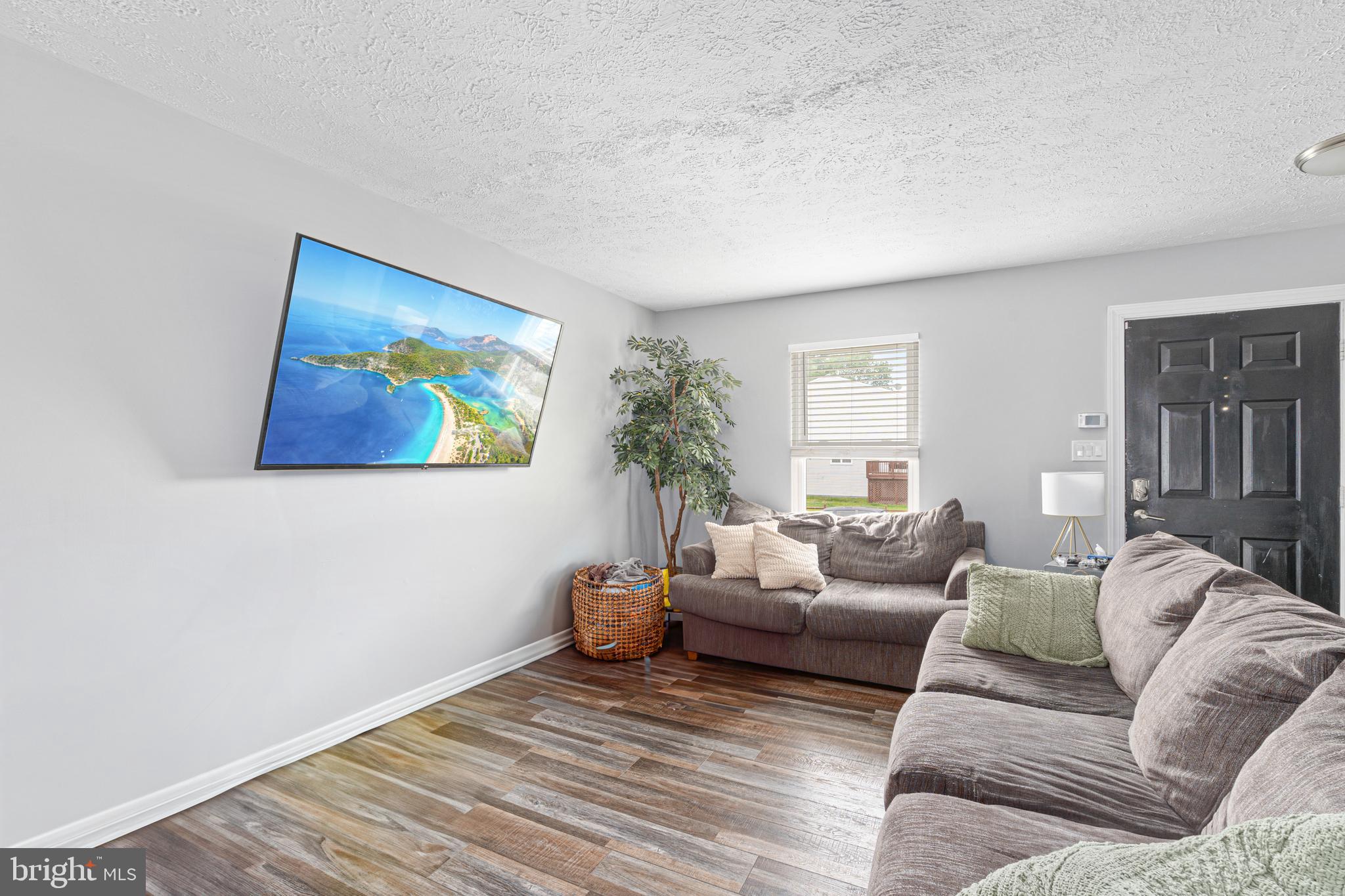 MIDDLE RIVER - Residential