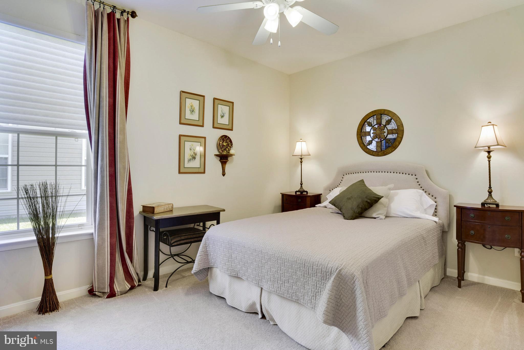 FOUR SEASONS - Residential