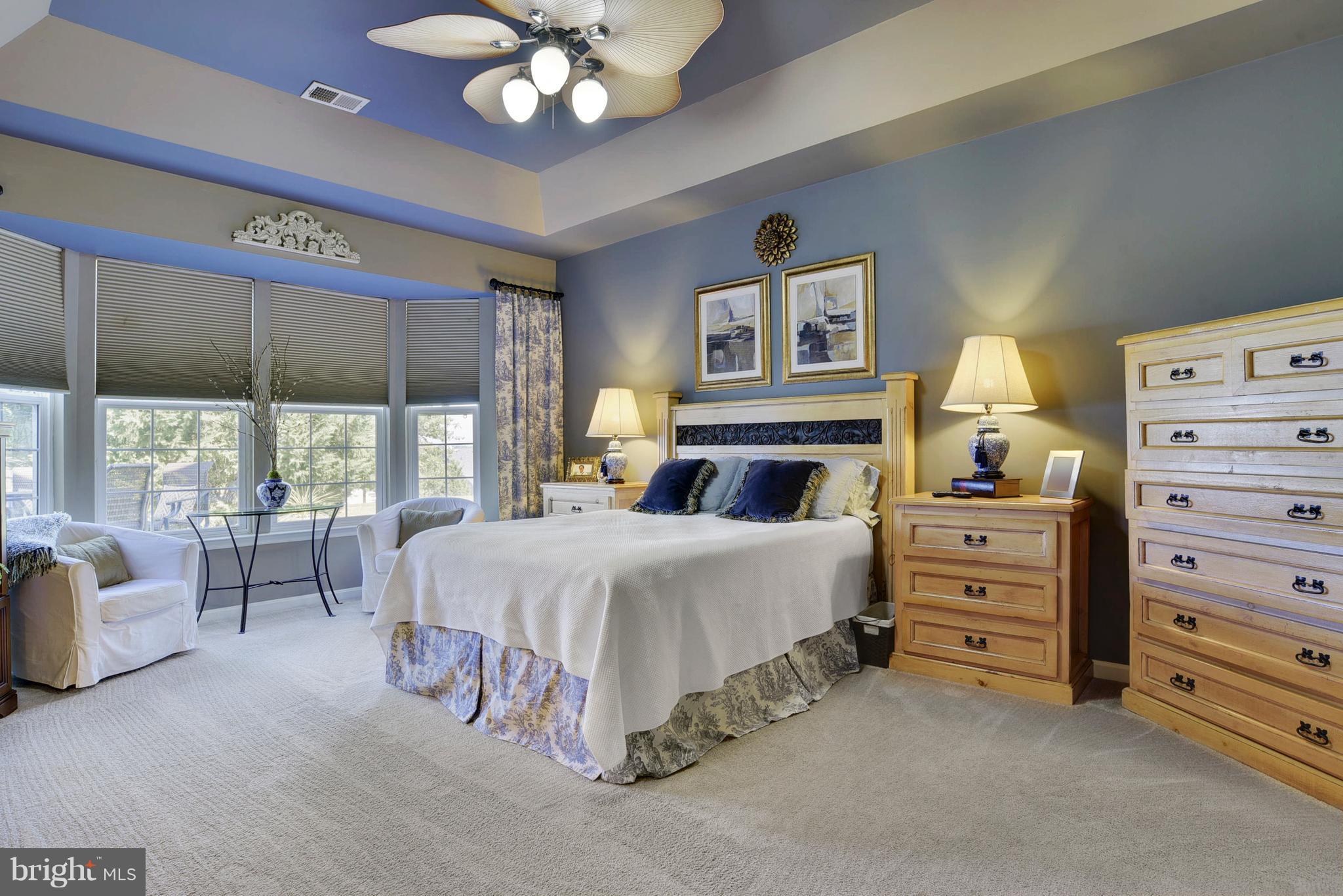 FOUR SEASONS - Residential