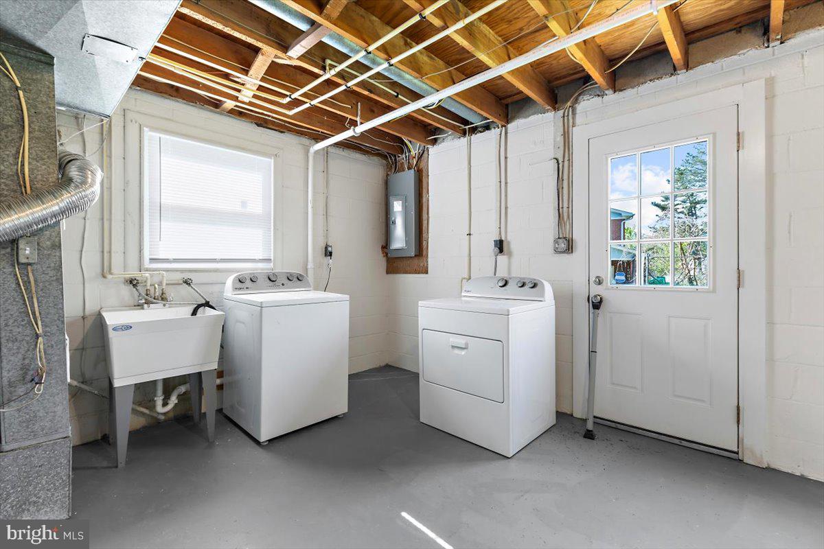 CRESTVIEW MANOR - Residential Lease