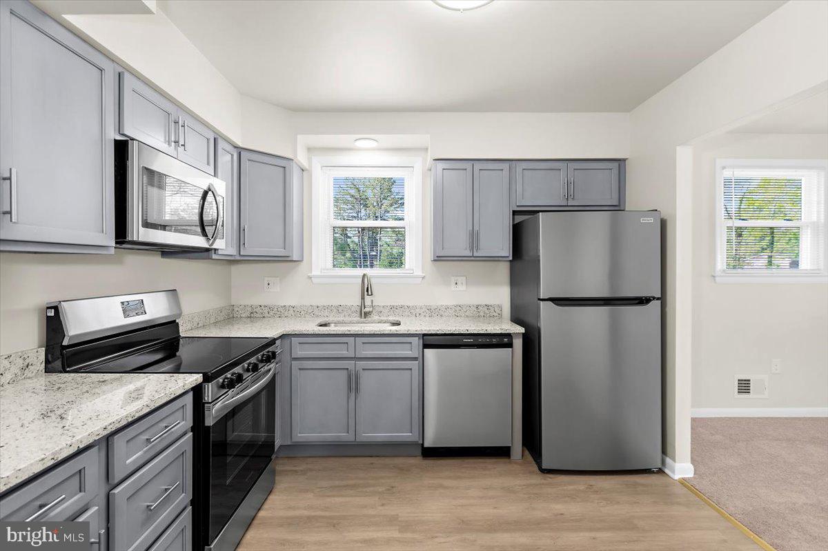 CRESTVIEW MANOR - Residential Lease