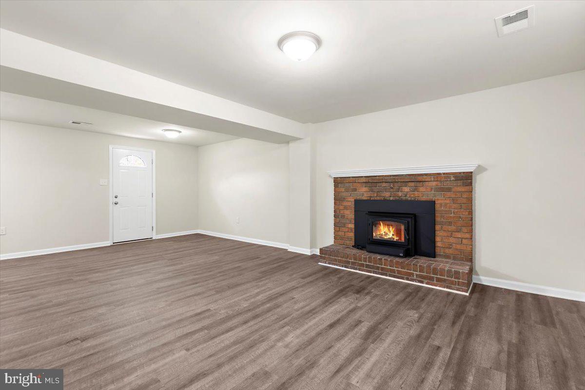 CRESTVIEW MANOR - Residential Lease