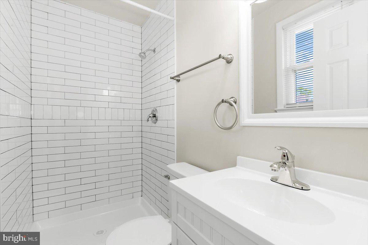 CRESTVIEW MANOR - Residential Lease