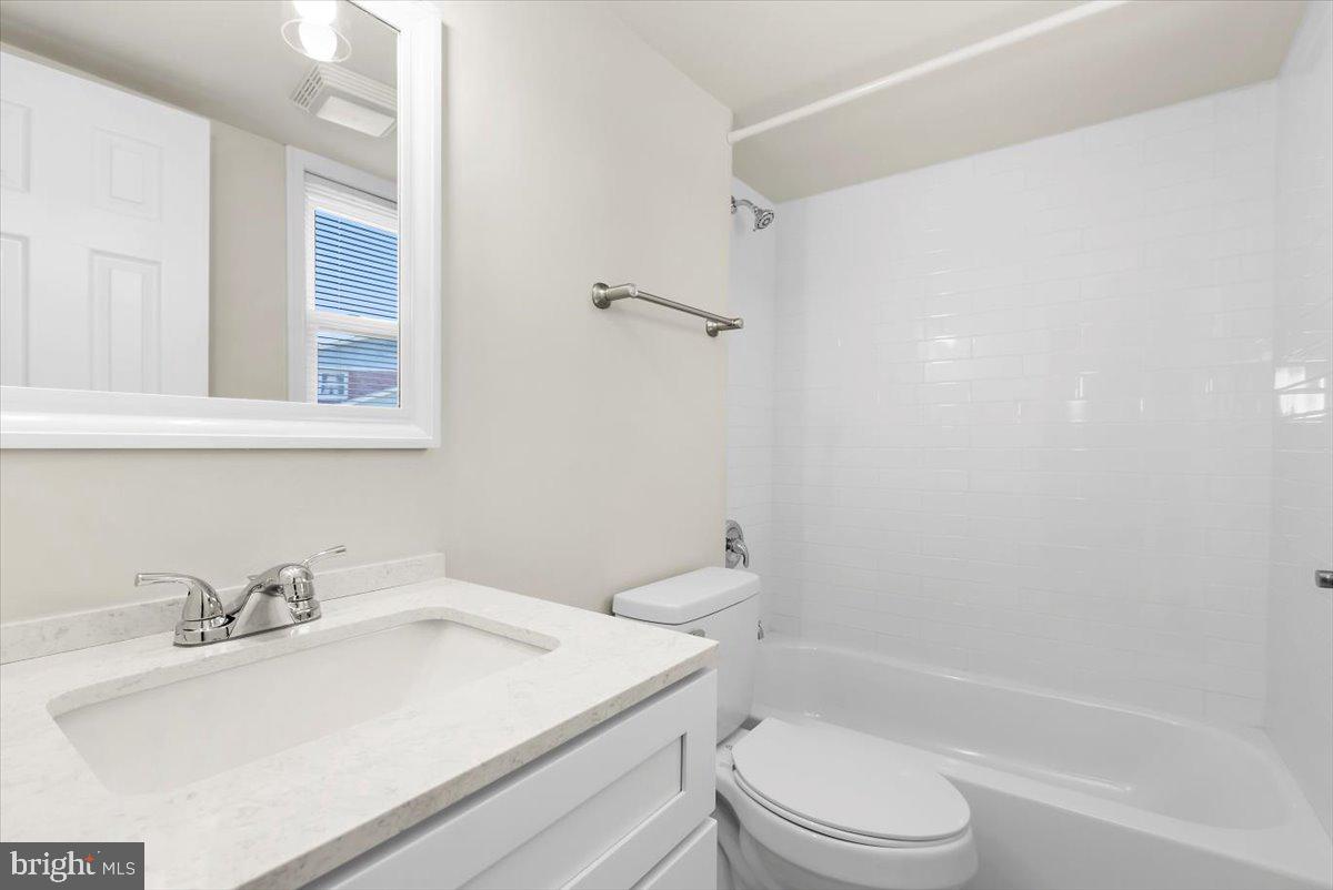 CRESTVIEW MANOR - Residential Lease