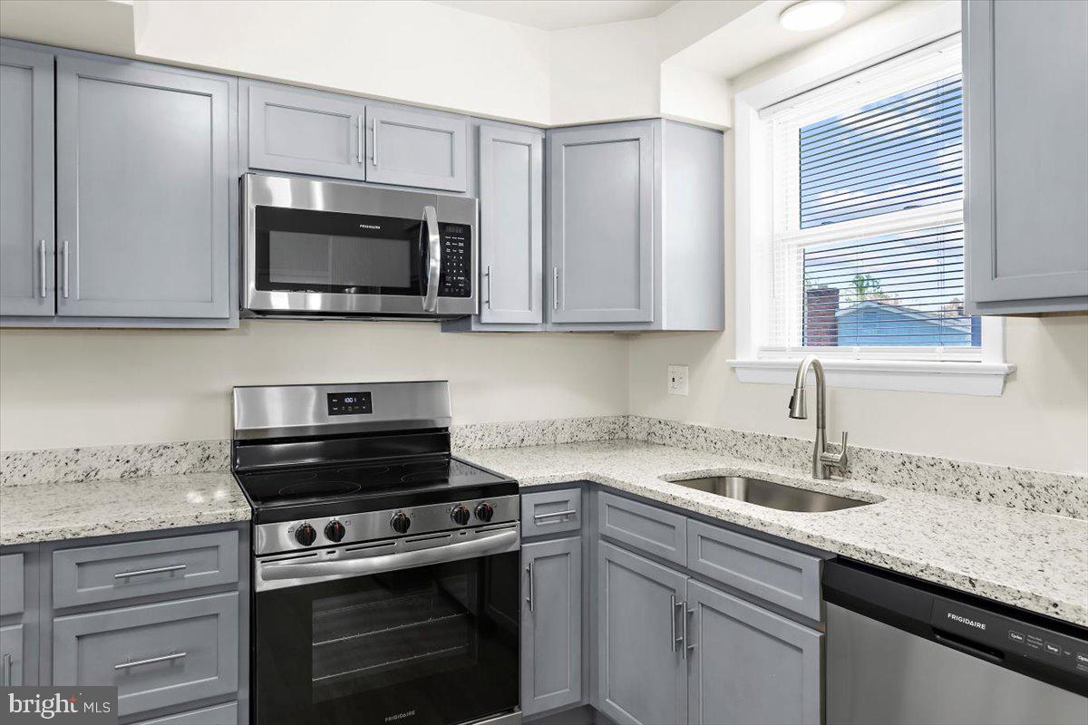 CRESTVIEW MANOR - Residential Lease