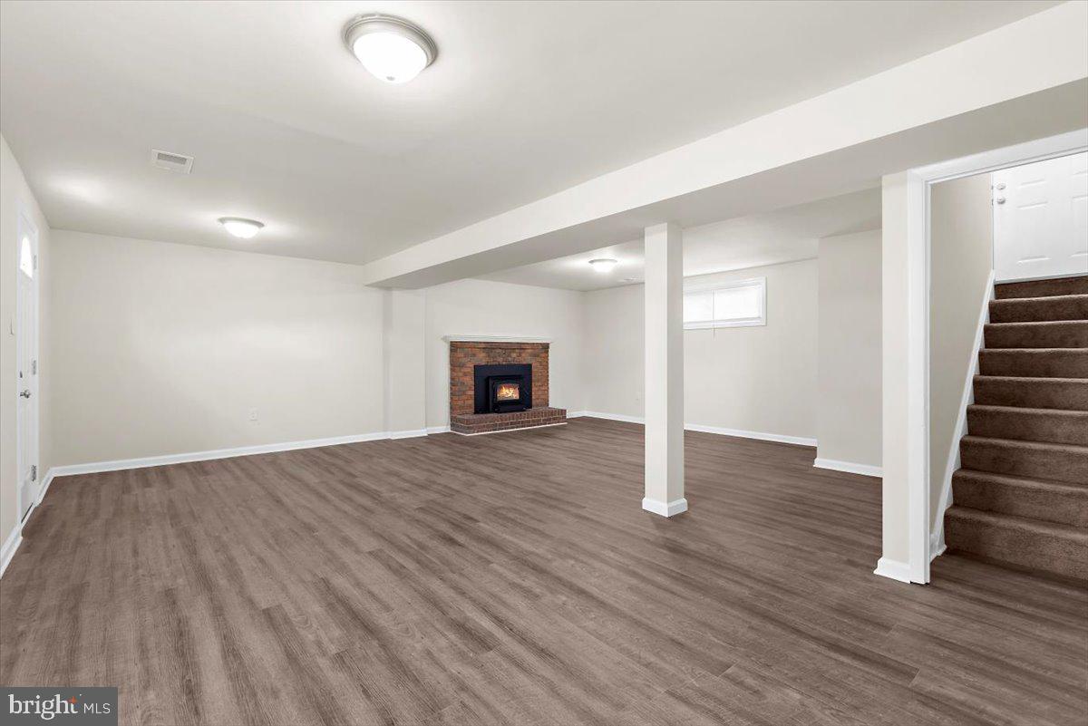 CRESTVIEW MANOR - Residential Lease