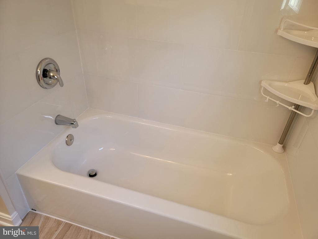 STONE RIVER - Residential Lease