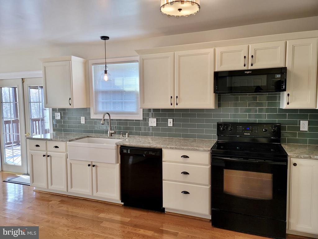 STONE RIVER - Residential Lease