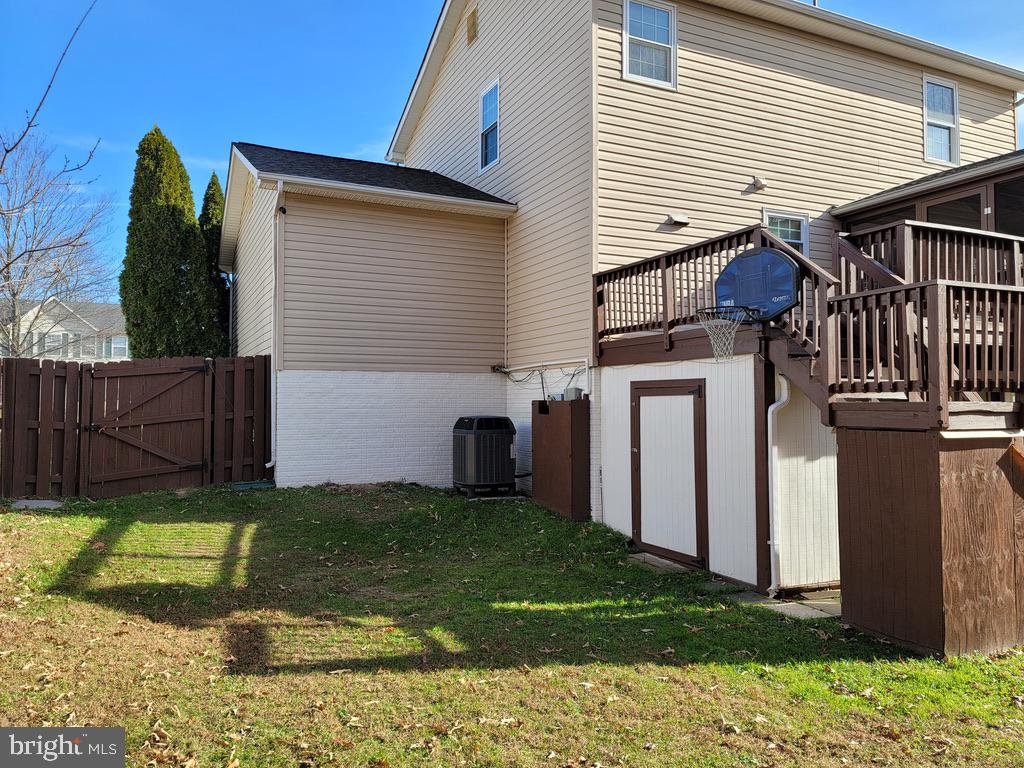 STONE RIVER - Residential Lease