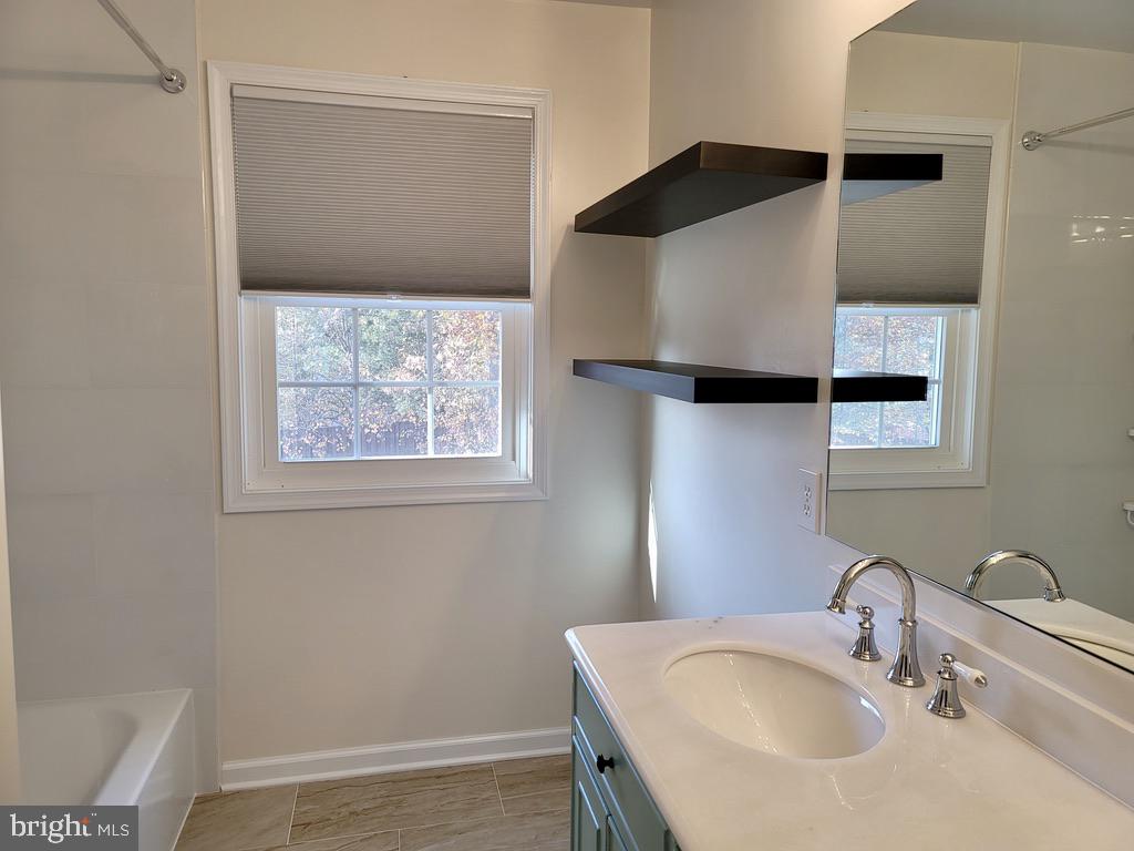 STONE RIVER - Residential Lease