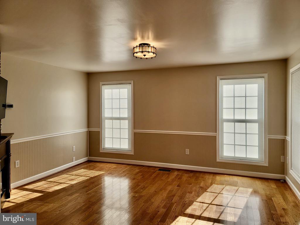 STONE RIVER - Residential Lease