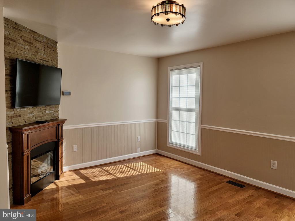 STONE RIVER - Residential Lease