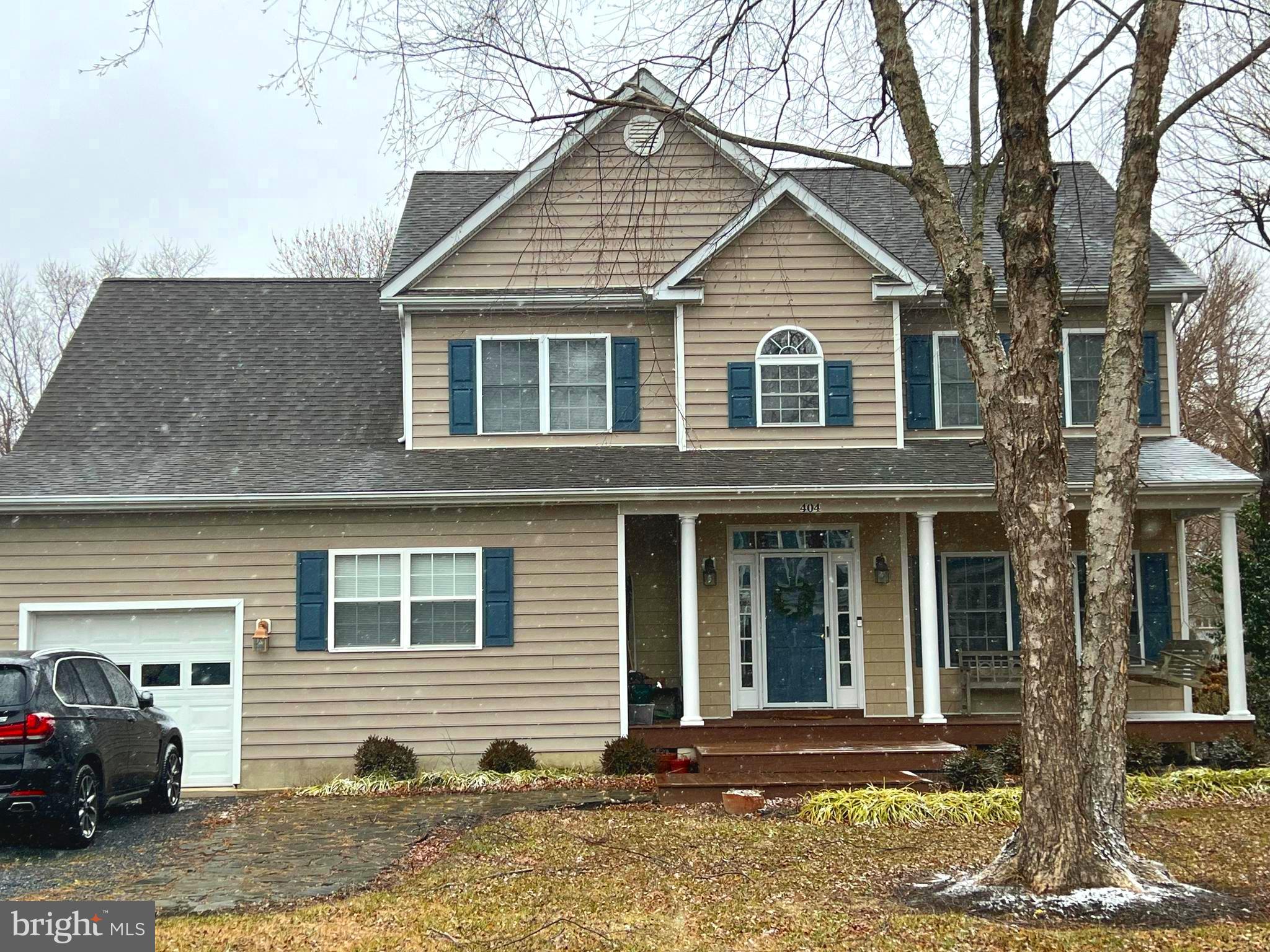 QUEEN ANNE COLONY - Residential Lease