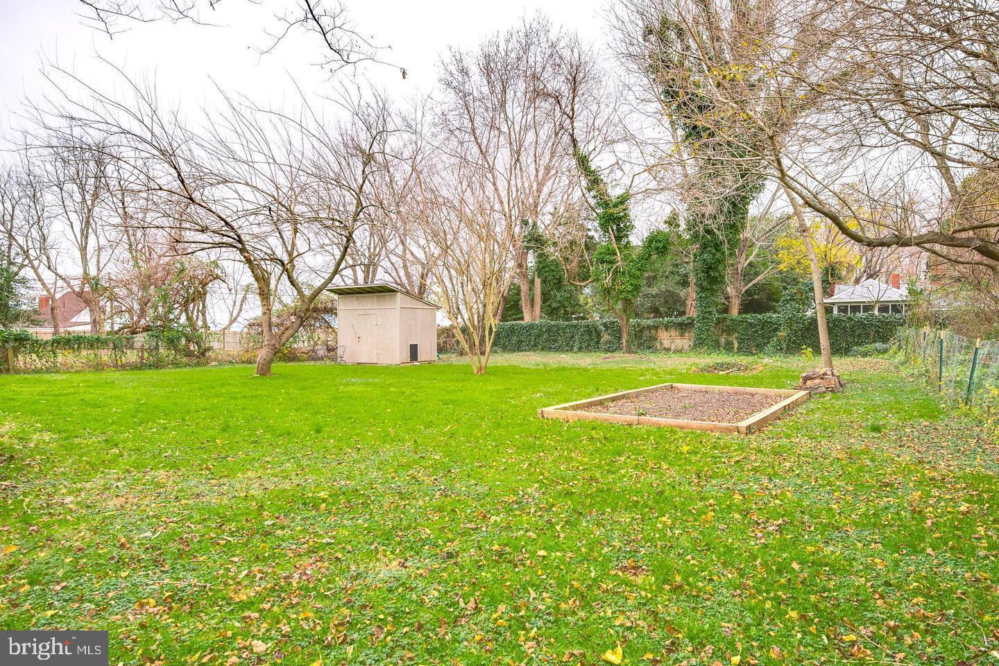 QUEEN ANNE COLONY - Residential Lease