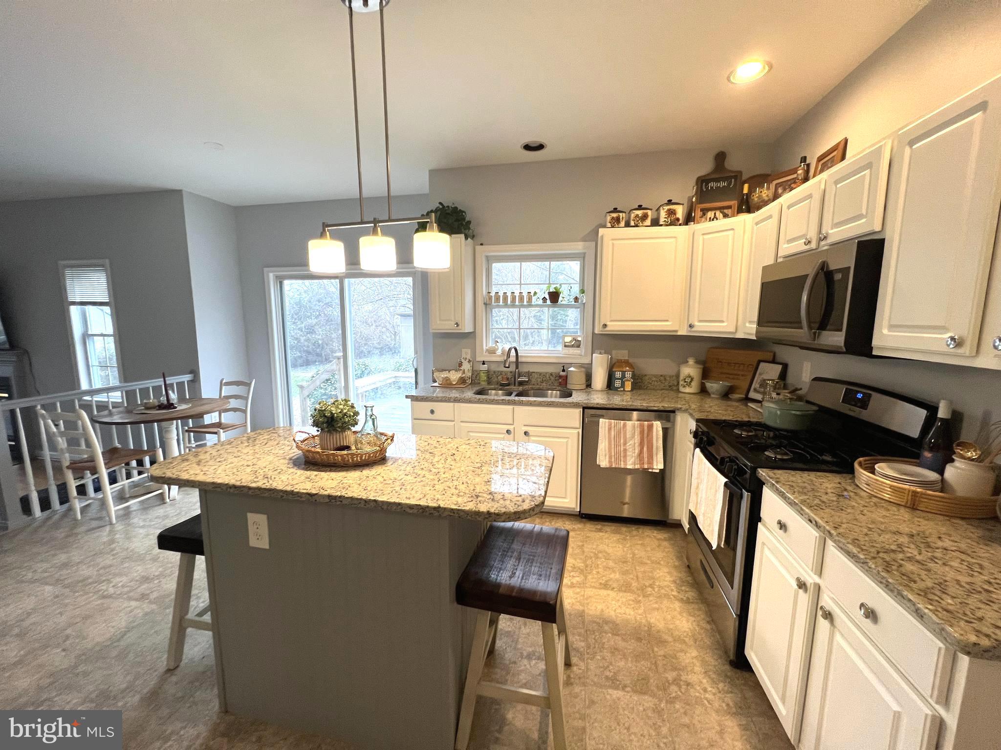 QUEEN ANNE COLONY - Residential Lease