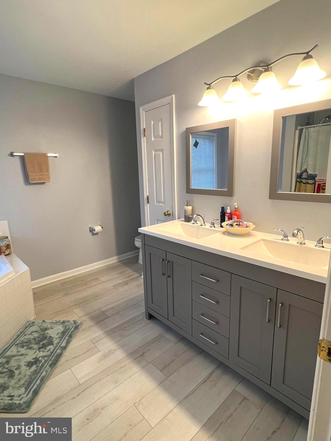 QUEEN ANNE COLONY - Residential Lease