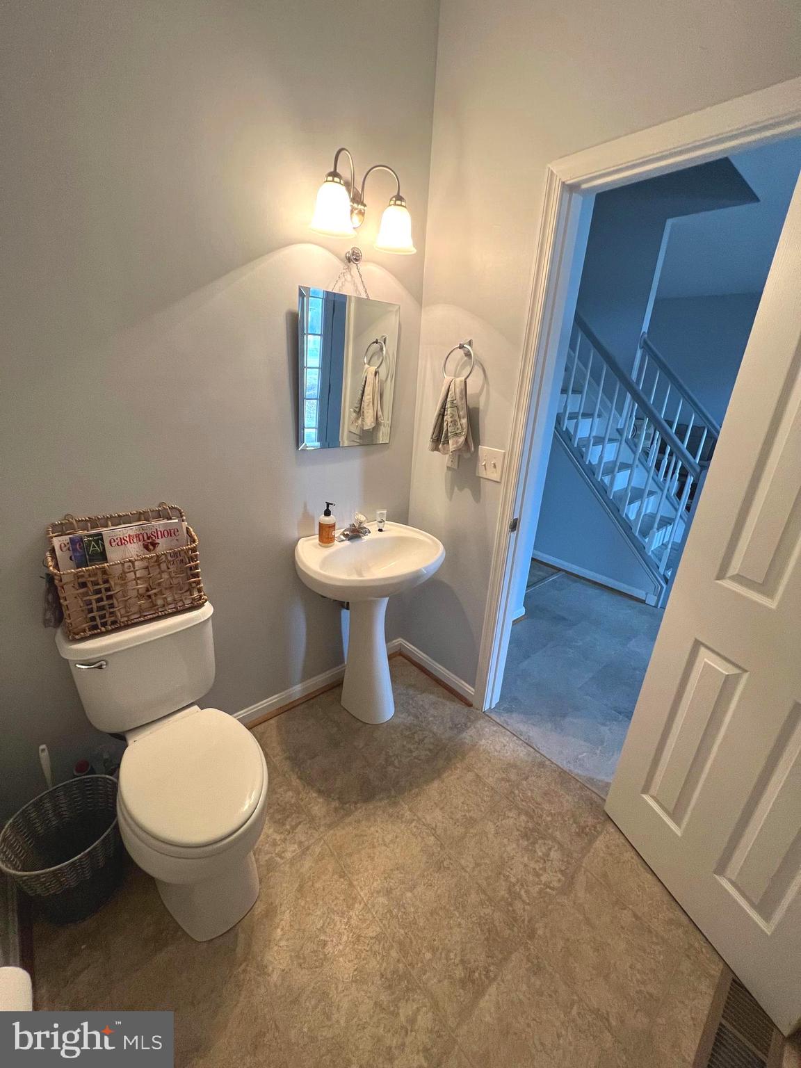 QUEEN ANNE COLONY - Residential Lease