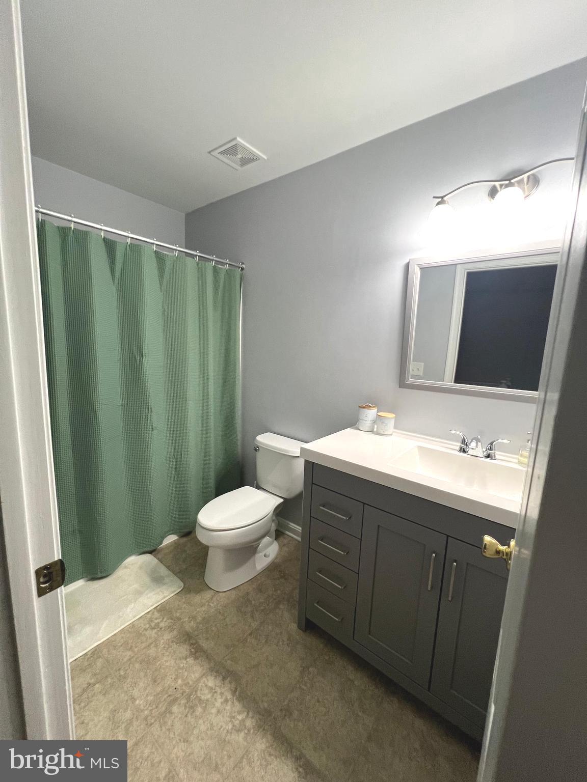 QUEEN ANNE COLONY - Residential Lease