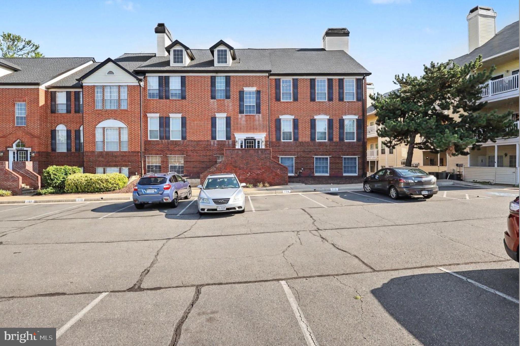 676 GATEWAY DRIVE SE 812