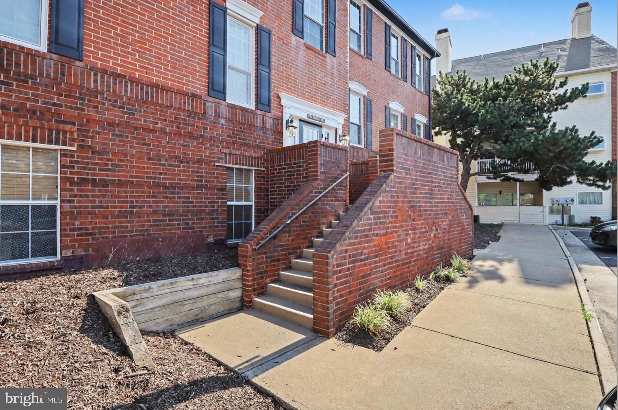 676 GATEWAY DRIVE SE 812