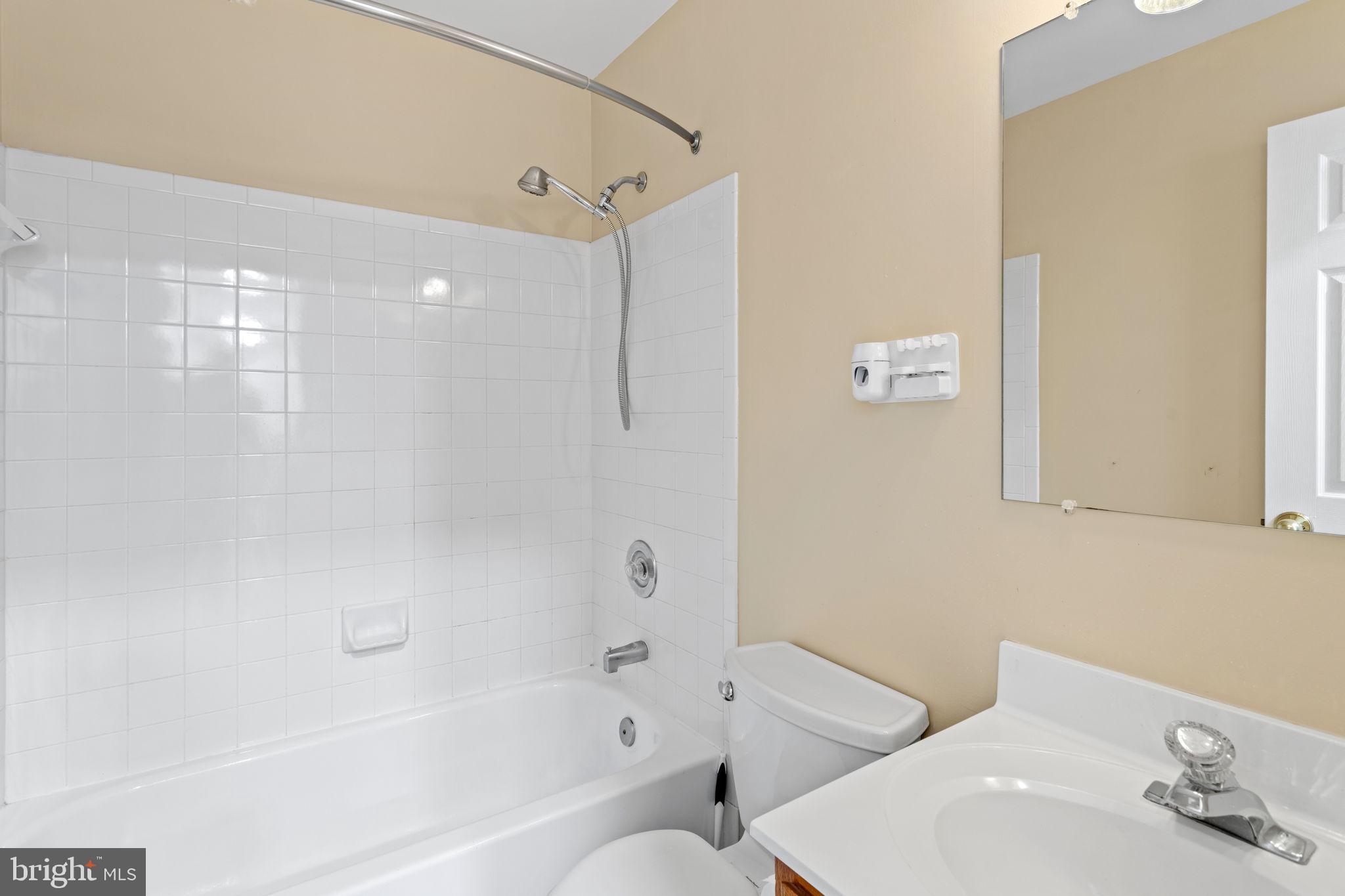 LAKE ANITA LOUISE - Residential Lease