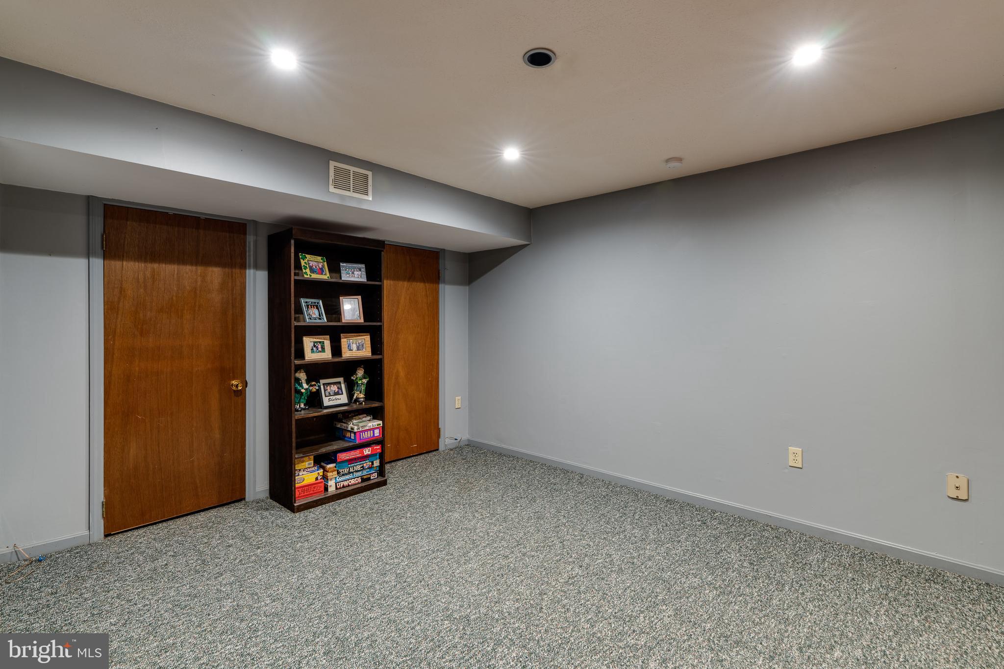 CAMBRIDGE VILLAGE - Residential