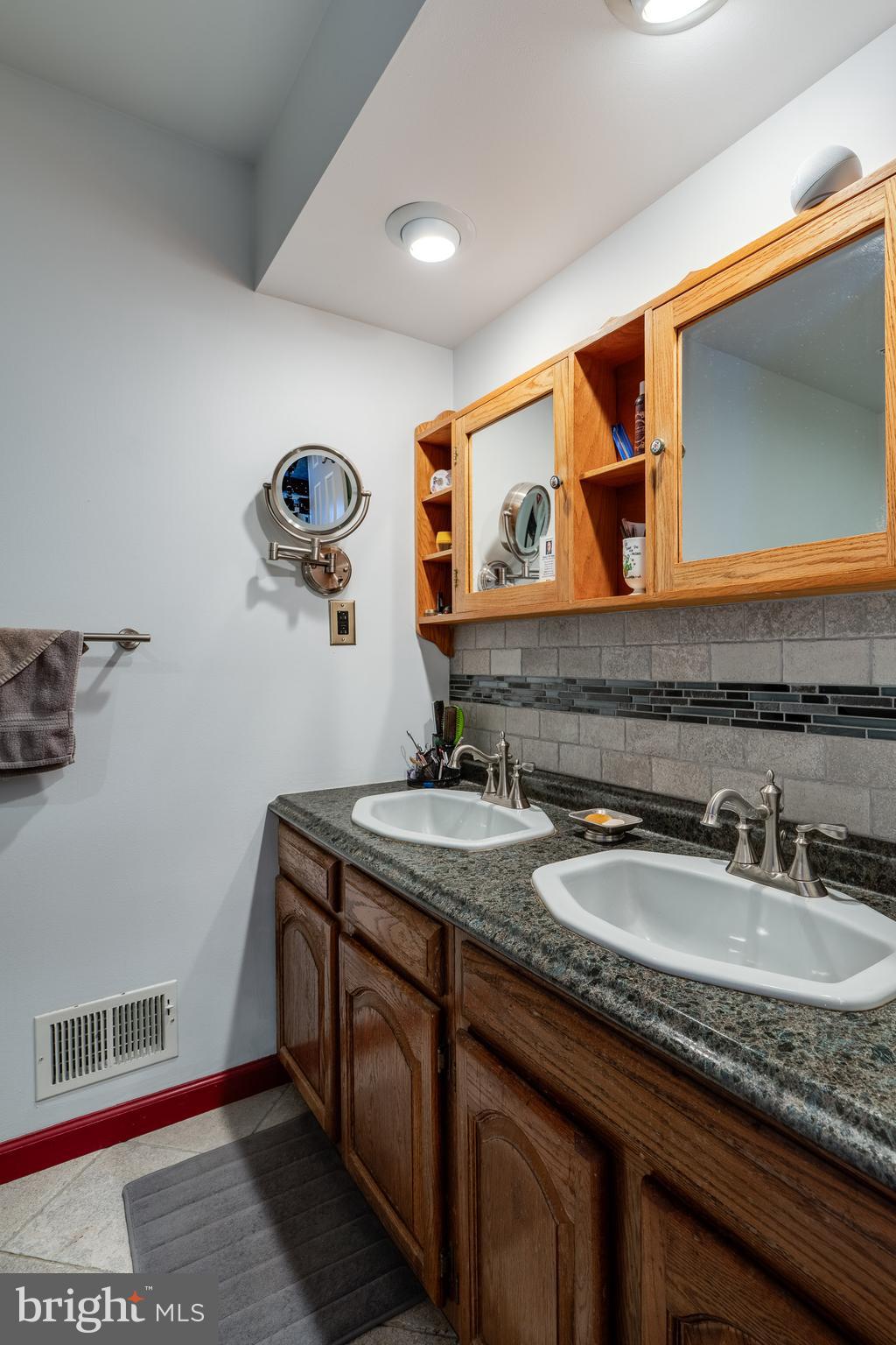 CAMBRIDGE VILLAGE - Residential