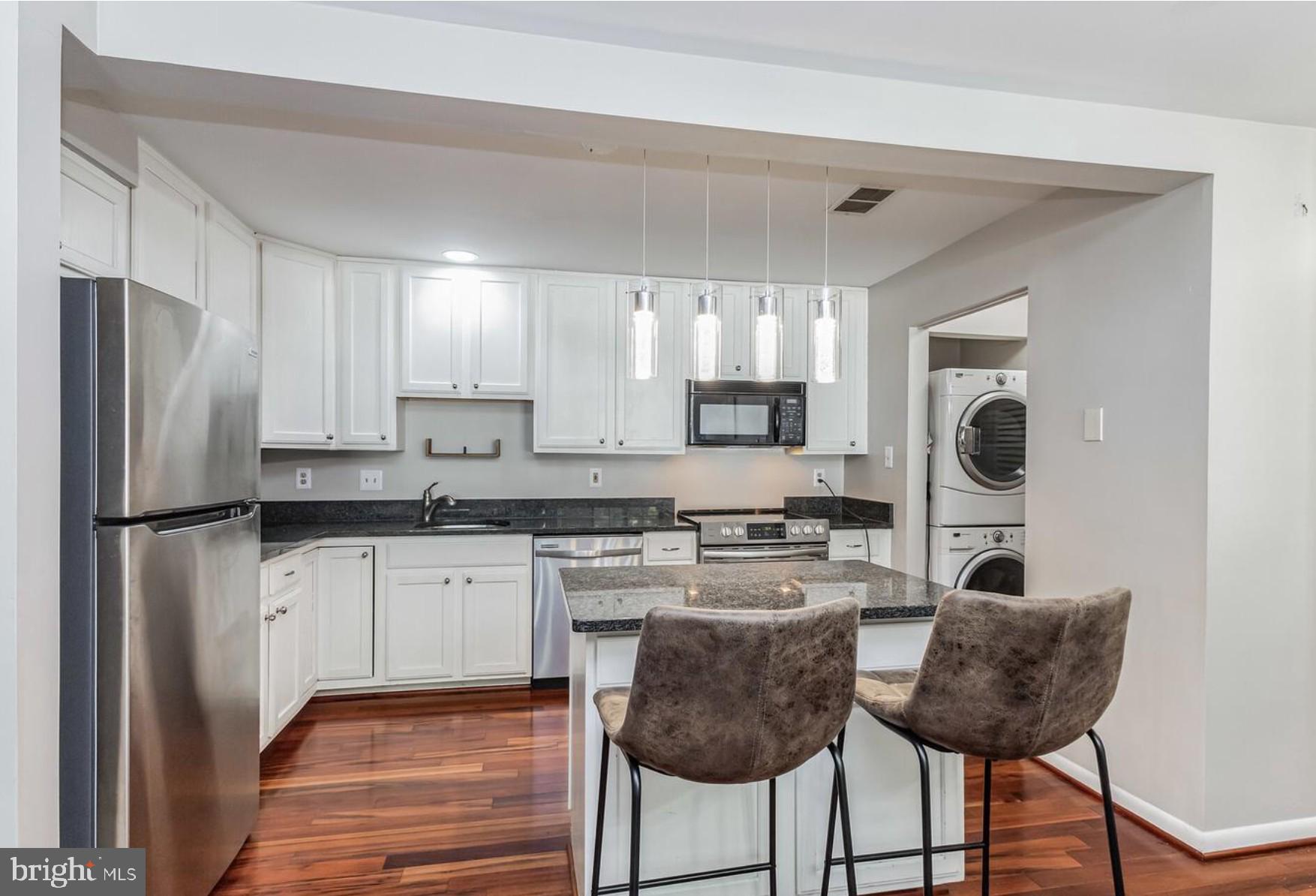 3421 HEWITT AVENUE 220-2