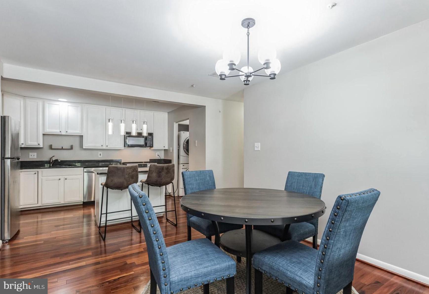 3421 HEWITT AVENUE 220-2