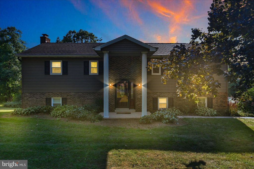 Photo of 106 Bonview Drive, Denver, PA 17517 (MLS # PALA2056704)