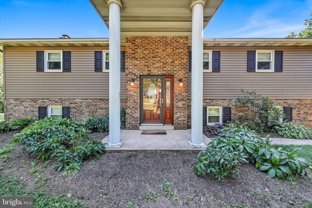 Photo of 106 Bonview Drive, Denver, PA 17517 (MLS # PALA2056704)