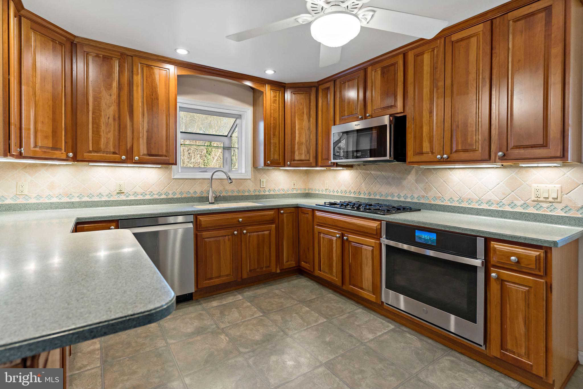 THE HIGHLANDS - Residential