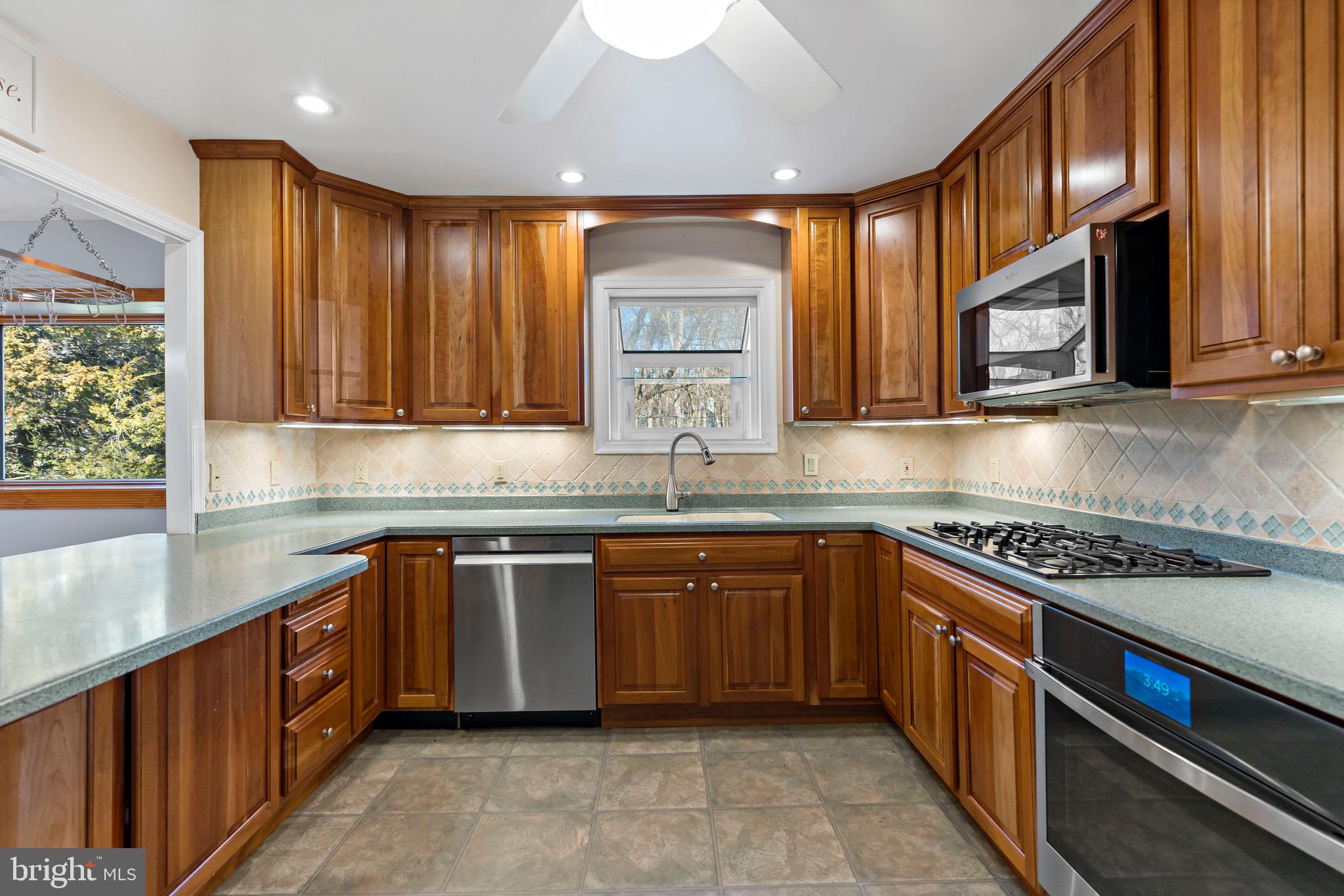 THE HIGHLANDS - Residential