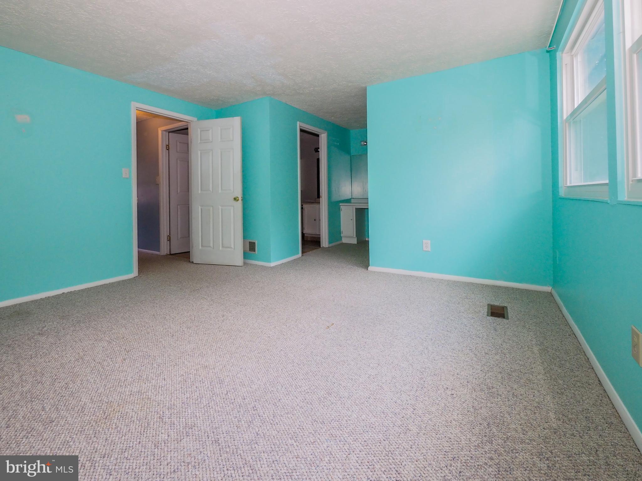 WOODS EDGE TOWNHOME CONDOMINIUMS - Residential