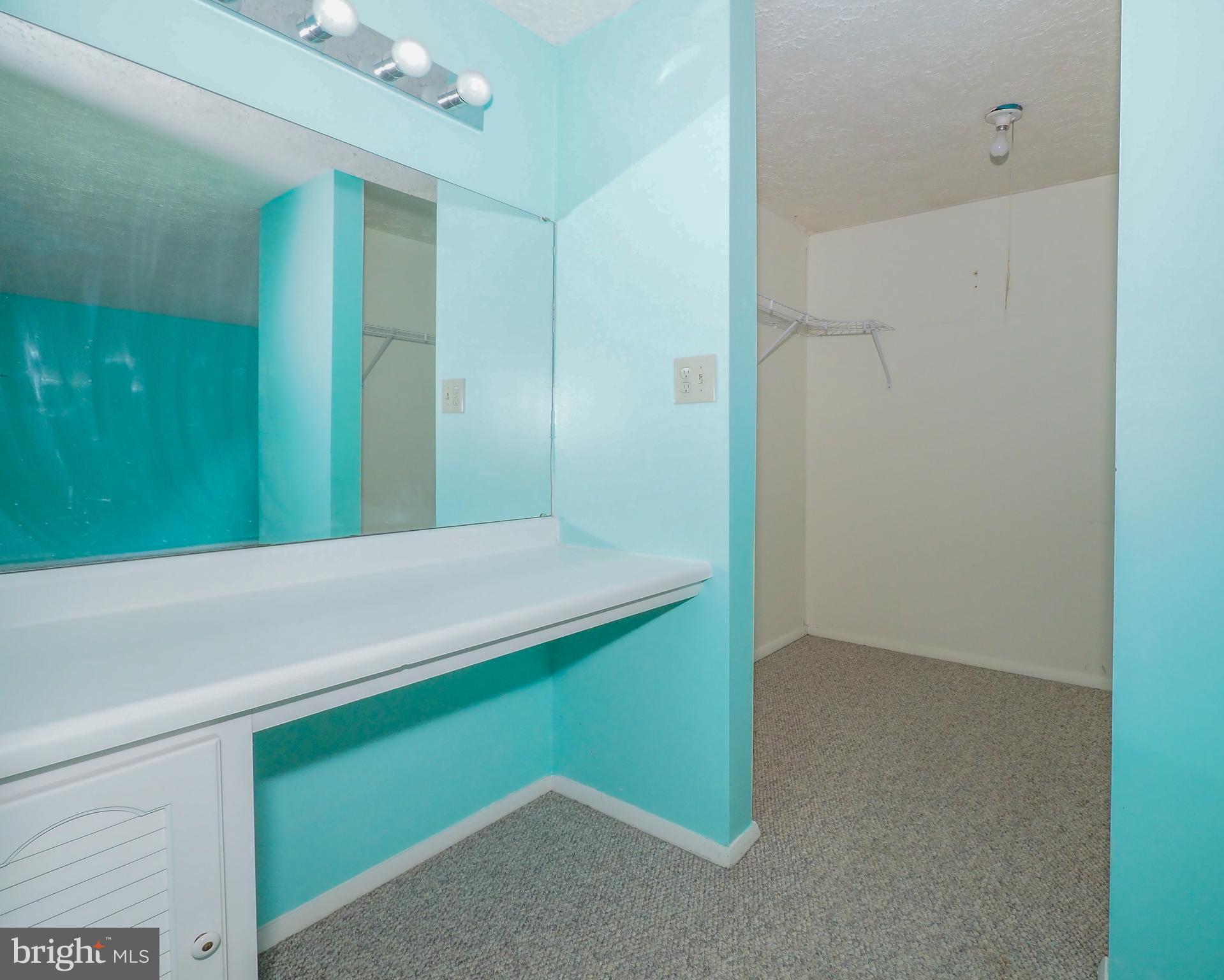 WOODS EDGE TOWNHOME CONDOMINIUMS - Residential