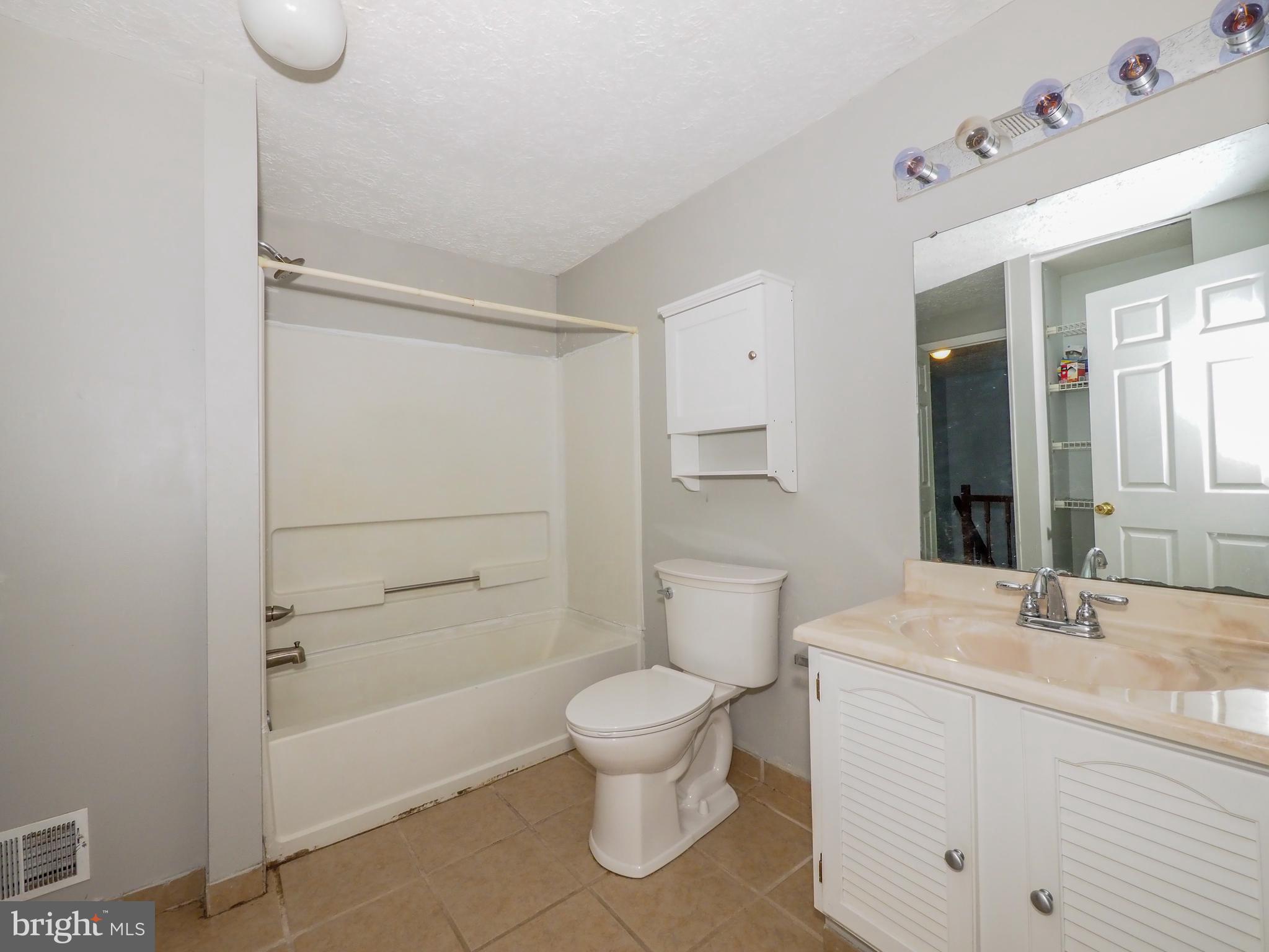 WOODS EDGE TOWNHOME CONDOMINIUMS - Residential