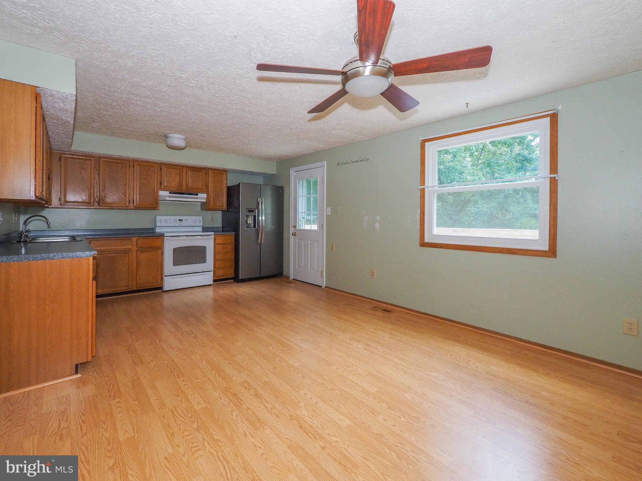 WOODS EDGE TOWNHOME CONDOMINIUMS - Residential