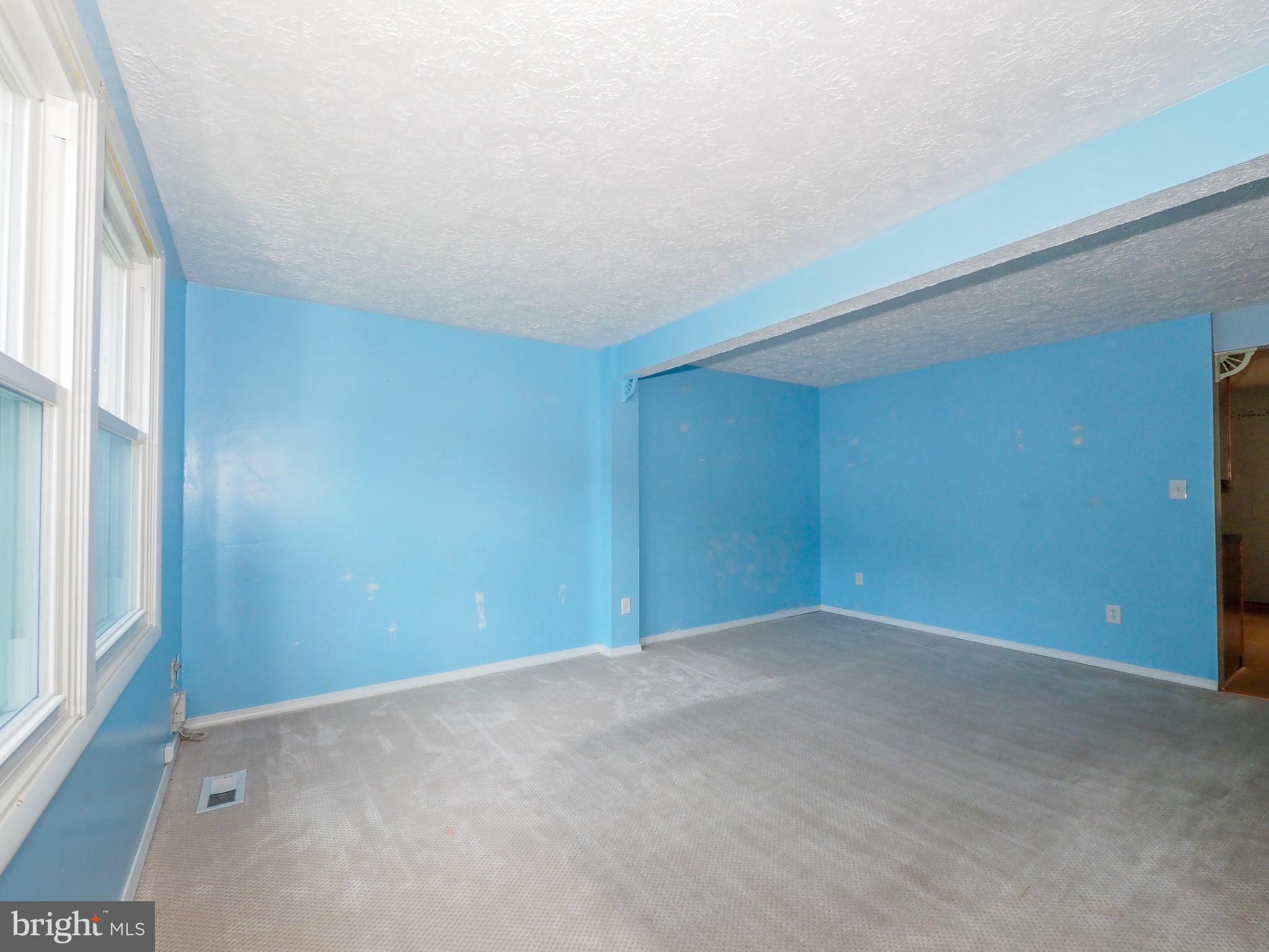 WOODS EDGE TOWNHOME CONDOMINIUMS - Residential