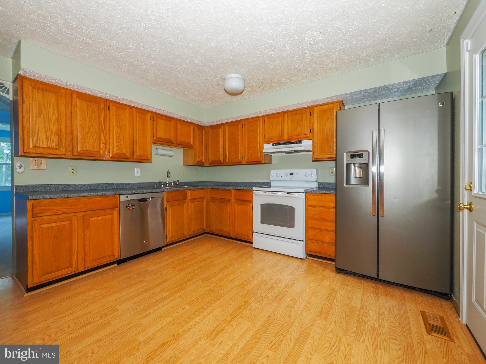 WOODS EDGE TOWNHOME CONDOMINIUMS - Residential