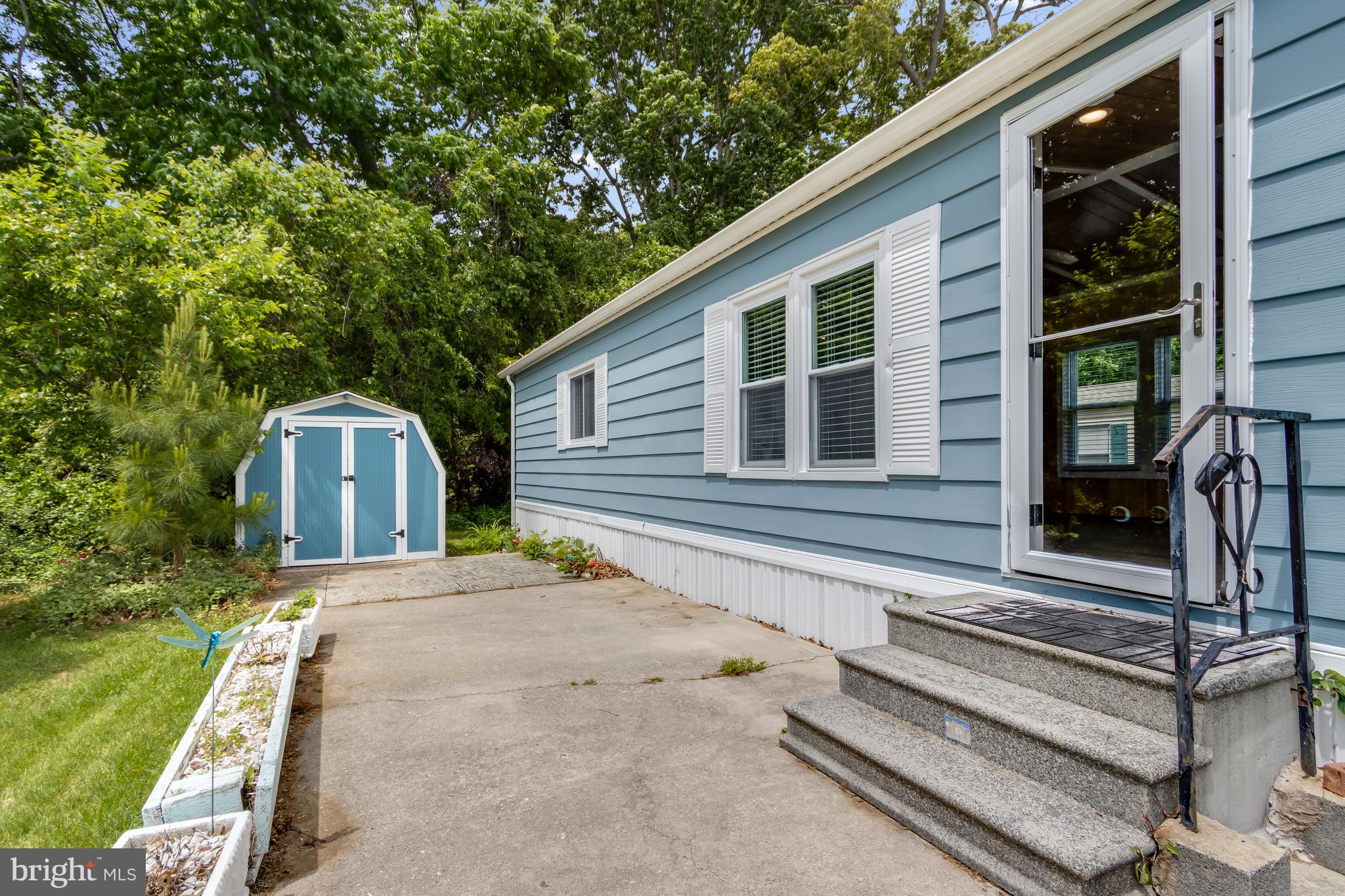 COLONIAL EAST MHP - Residential