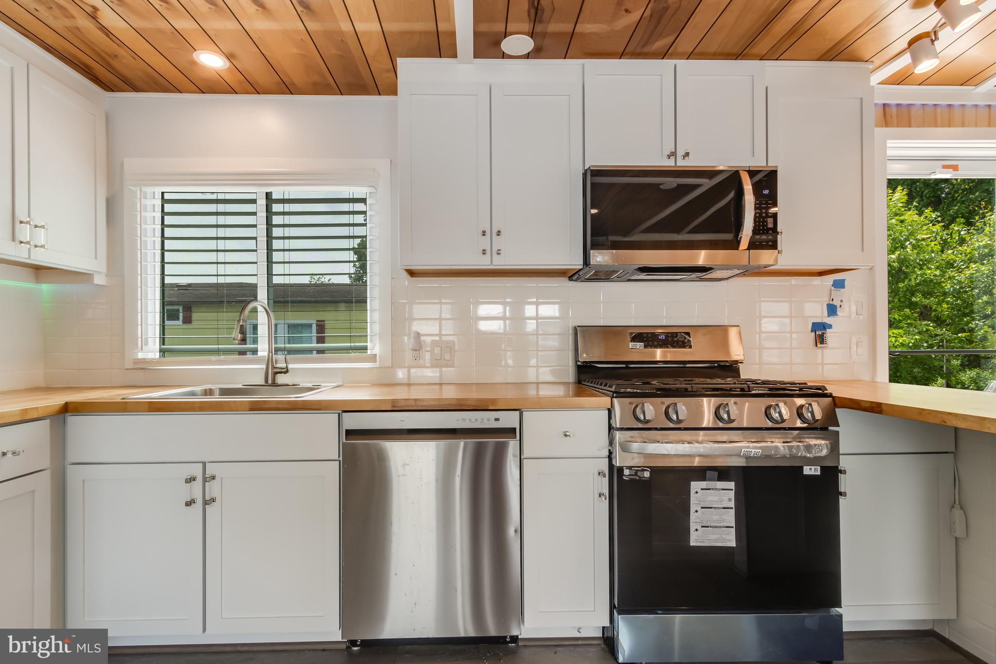 COLONIAL EAST MHP - Residential