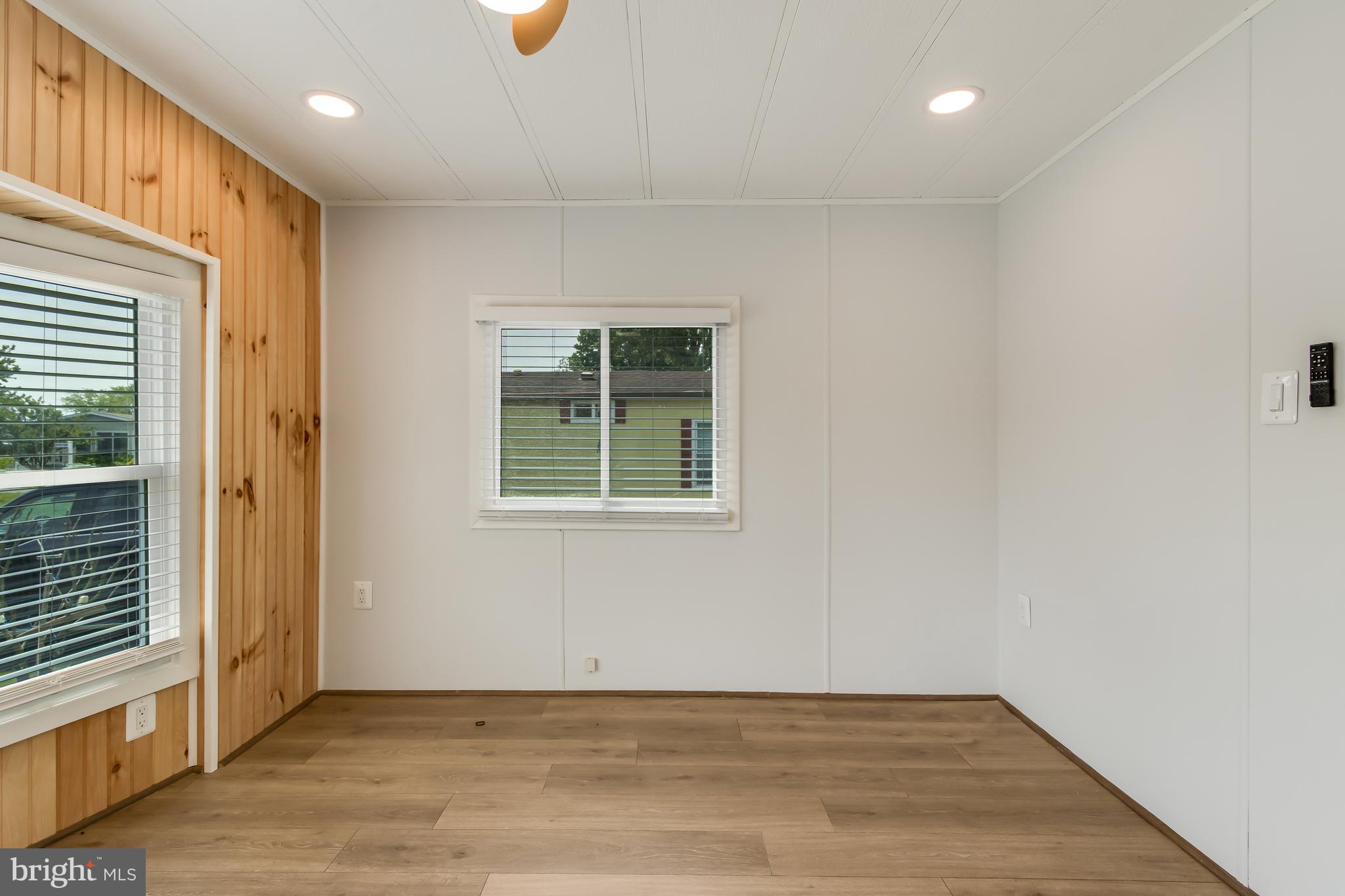 COLONIAL EAST MHP - Residential