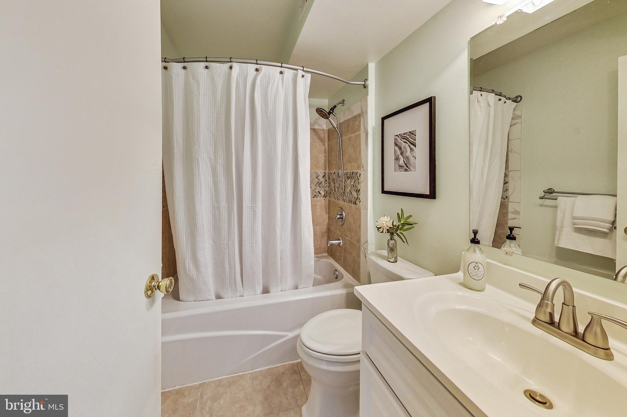 ANNAPOLIS OVERLOOK - Residential